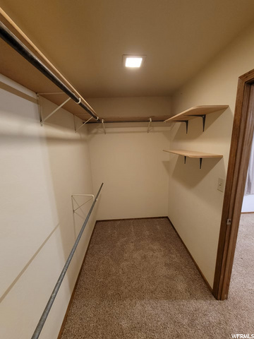 Master walk-in-closet