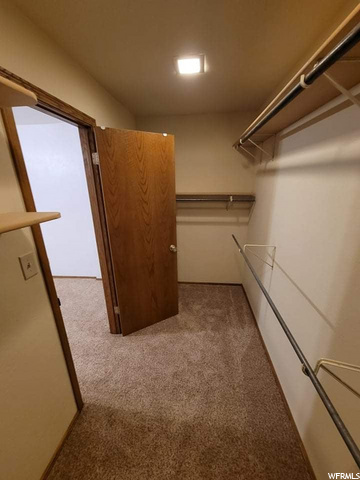 Master walk-in-closet