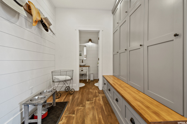 mud room