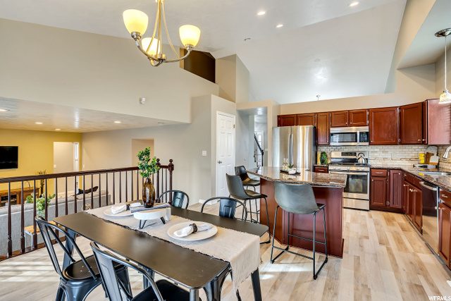 550 E Apple Tree Dr, Sandy, UT 84070 — photo 4
