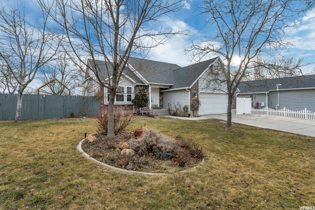 550 E Apple Tree Dr, Sandy, UT 84070 — photo 2
