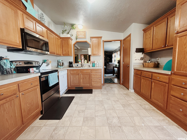 209 W 2000 S, Vernal, UT 84078 — photo 11