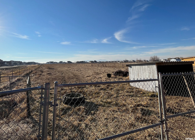 2071 N 3000 W, Clinton, UT 84015 — photo 8