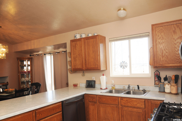 4726 S 3300 W, Roy, UT 84067 — photo 10