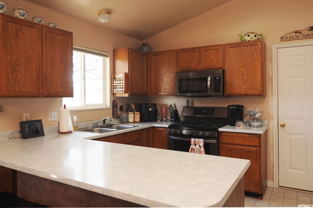 4726 S 3300 W, Roy, UT 84067 — photo 8