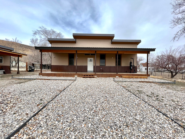 320 W MAIN ST