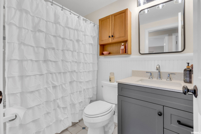 Main level Full Bathroom