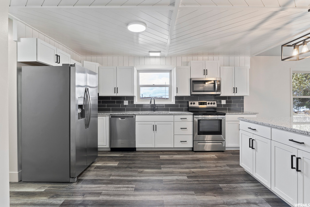 5564 S 2425 W, Roy, UT 84067 — photo 9