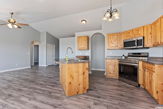 899 W 25 N, Clearfield, UT 84015 — photo 9