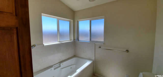 Primary bath with jetted tub and light!