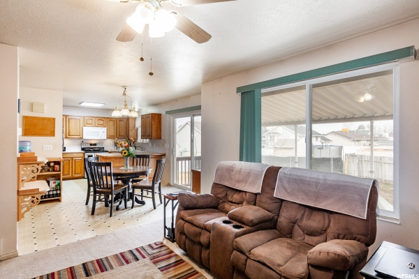 928 W 2075 N, Clinton, UT 84015 — photo 4