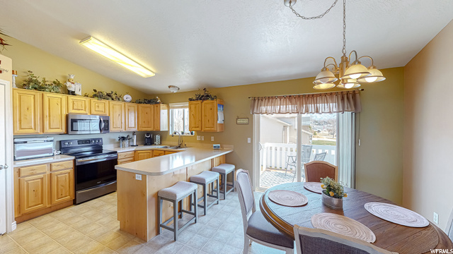 616 N 1725 W, Clinton, UT 84015 — photo 4