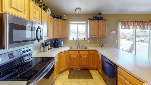 616 N 1725 W, Clinton, UT 84015 — photo 5