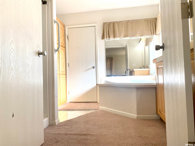 Separate tub & shower