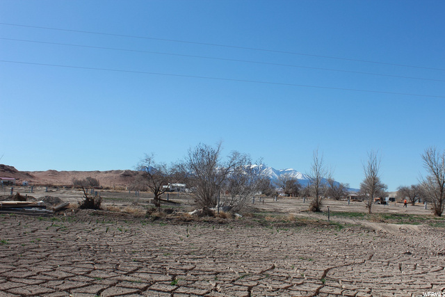 260 E 100 N, Hanksville, UT 84734 — photo 2
