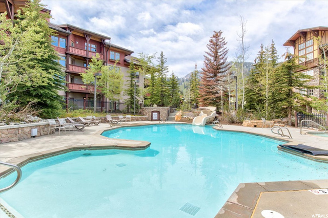 Club Solitude Pool