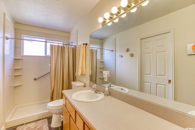 Main level full bathroom