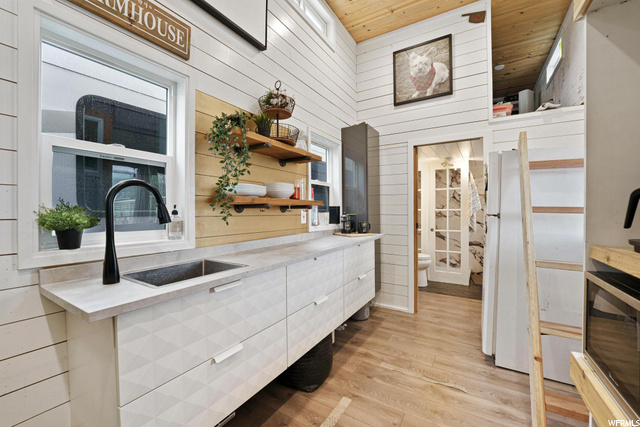 Kitchenb