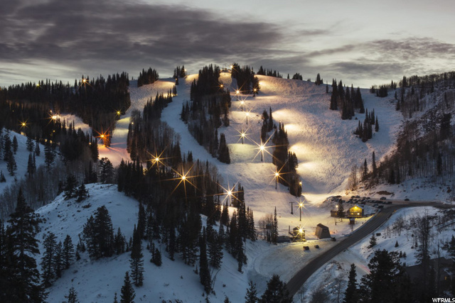 UNIT ACROSS FROM SUNDOWN LIFT