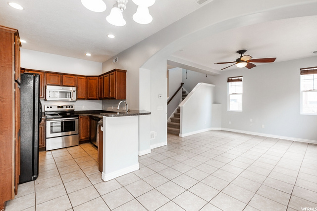 75 E Calbourne Ln, Sandy, UT 84070 — photo 5