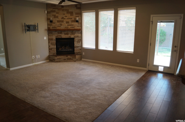 Gas Fireplace, Mantle