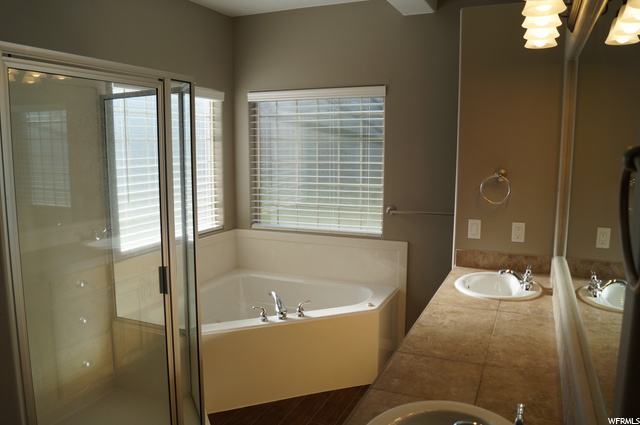 Grand Bath-Jetted tub