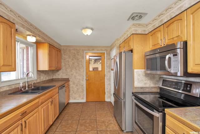 621 W 2300 N, Clinton, UT 84015 — photo 6