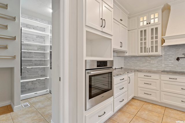 Walk-in Pantry