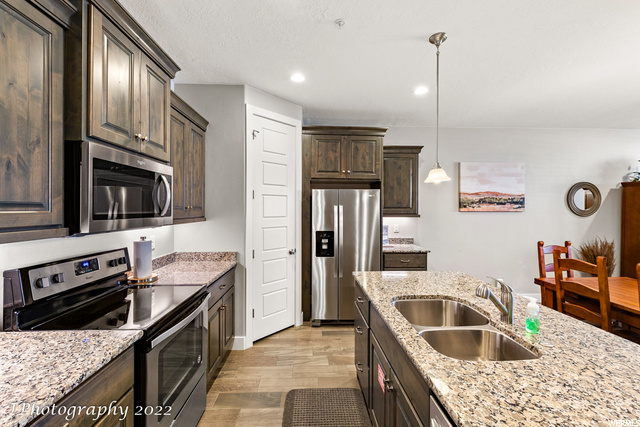 2326 N Park Center Dr-10