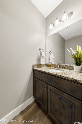 22-Main Level Half Bath (toilet & sink)