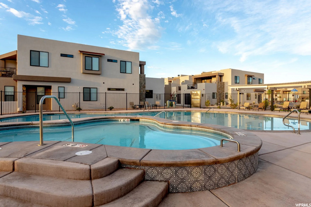 41-Large Outdoor Pool & Spa
