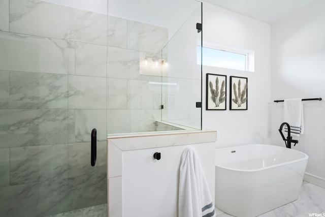 OWNERS BATH ENSUITE MAIN LEVEL