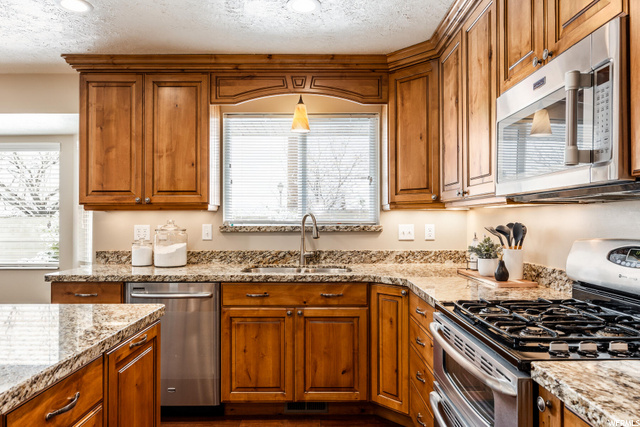 1995 E Rio Way, Sandy, UT 84093 — photo 8