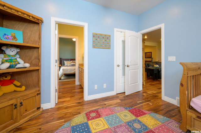 bedroom with jack n jill bathroom