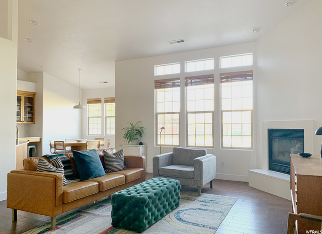 Living Room/ Fireplace