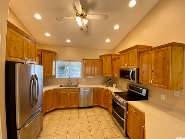 1371 E Red Sage Ln, Apple Valley, UT 84737 — photo 11