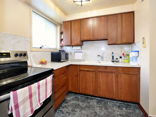 826 S Birch St E, Clearfield, UT 84015 — photo 4