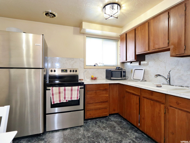 826 S Birch St E, Clearfield, UT 84015 — photo 3
