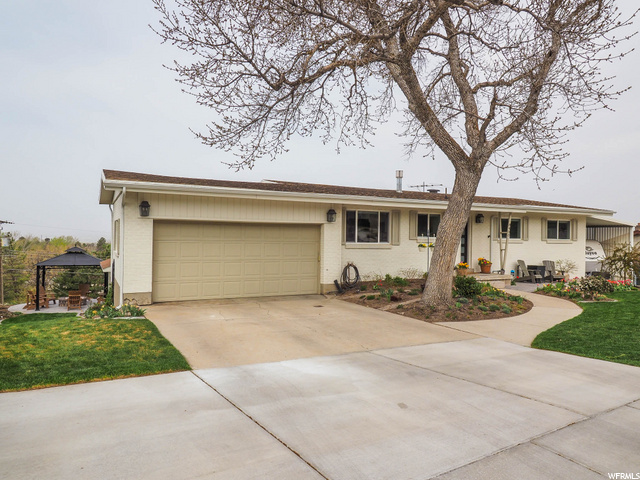 8450 S Mesa Dr E, Sandy, UT 84093 — photo 2