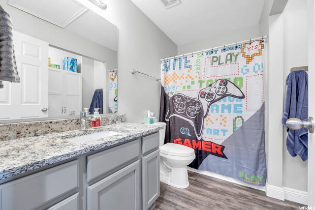 Main floor Bath