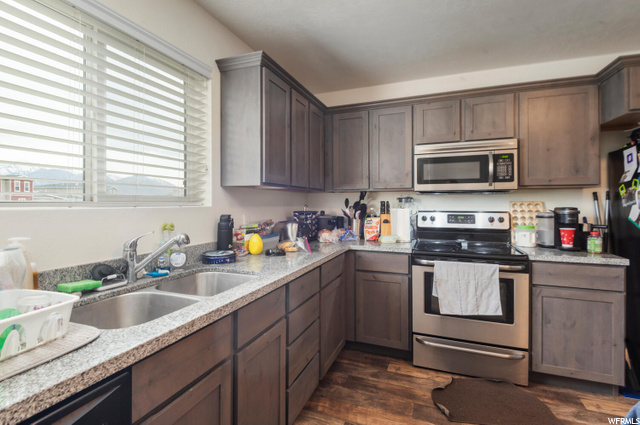 Mid-Unit Kitchen