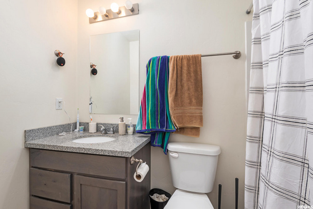 End-Unit Bathroom 3