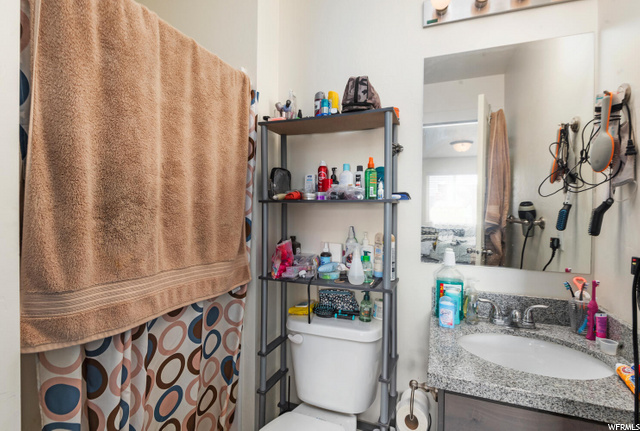 Mid-Unit Bathroom 2