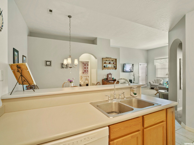 910 S Courtyard Ln E, Centerville, UT 84014 — photo 4