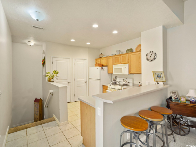 910 S Courtyard Ln E, Centerville, UT 84014 — photo 2