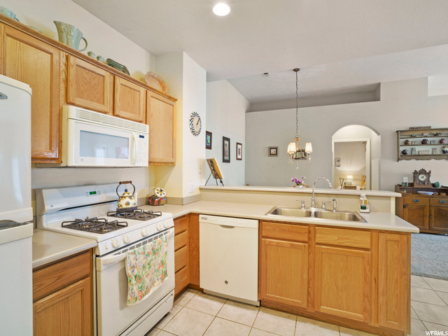 910 S Courtyard Ln E, Centerville, UT 84014 — photo 5