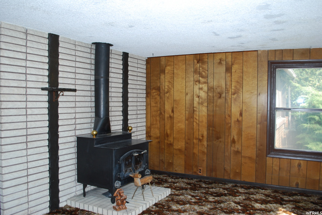 Living Room w/wood stove
