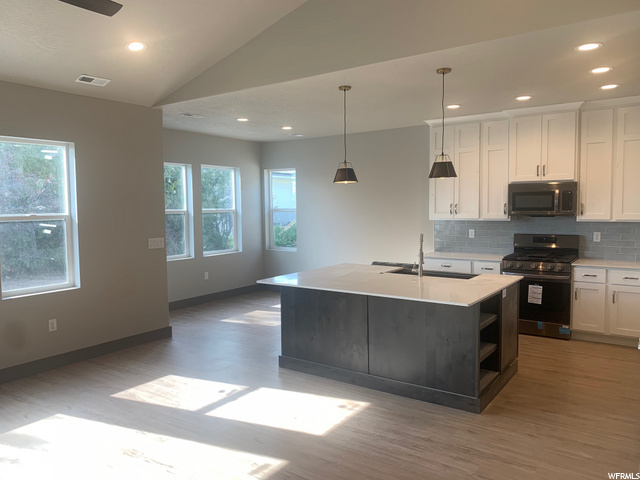 559 N 1725 W, Clinton, UT 84015 — photo 3