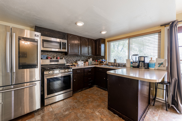 5213 S 2500 W, Roy, UT 84067 — photo 8