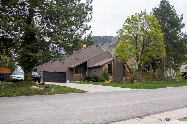 9715 S Quail Ridge Rd E, Sandy, UT 84092